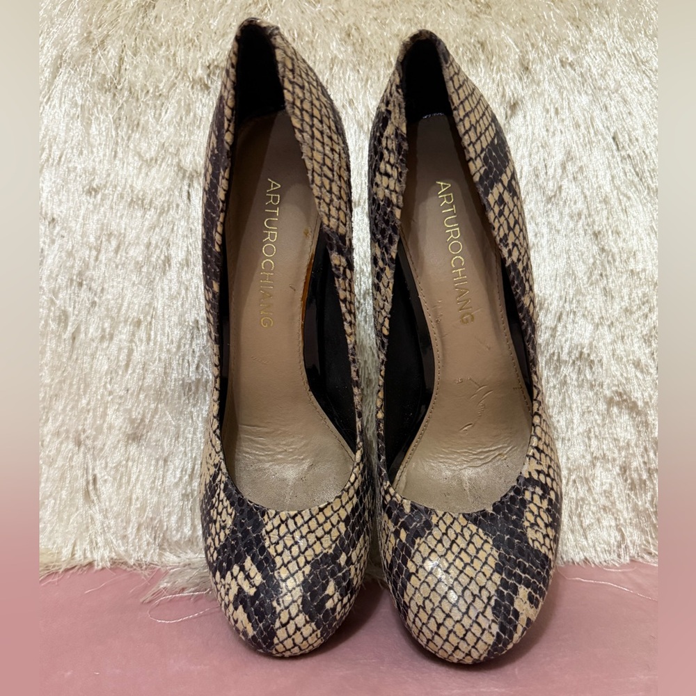 Arturo Chiang Women's Snakeskin Pump/Heels - Dark Brown/Black/Cream. Size 36/6